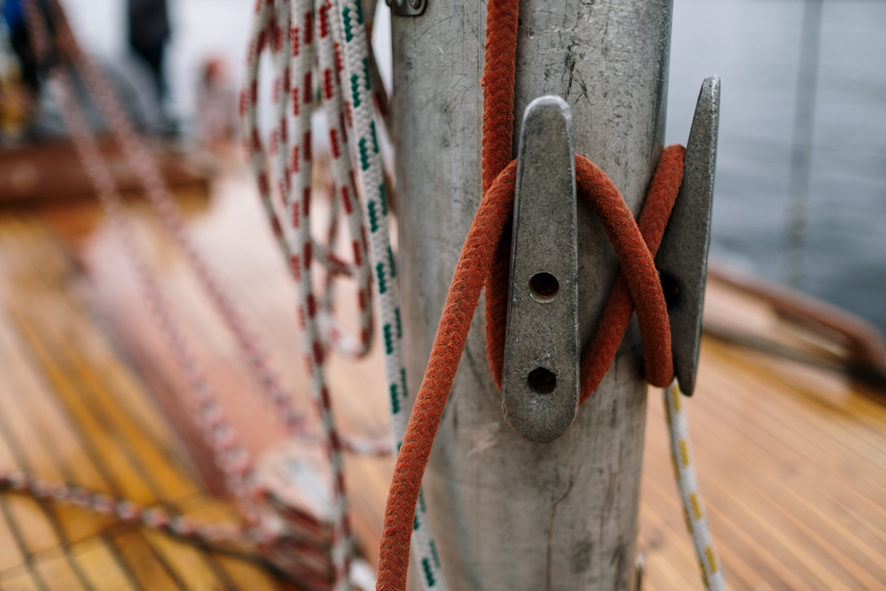 What Is The Difference Between Lifting And Rigging Equipment?